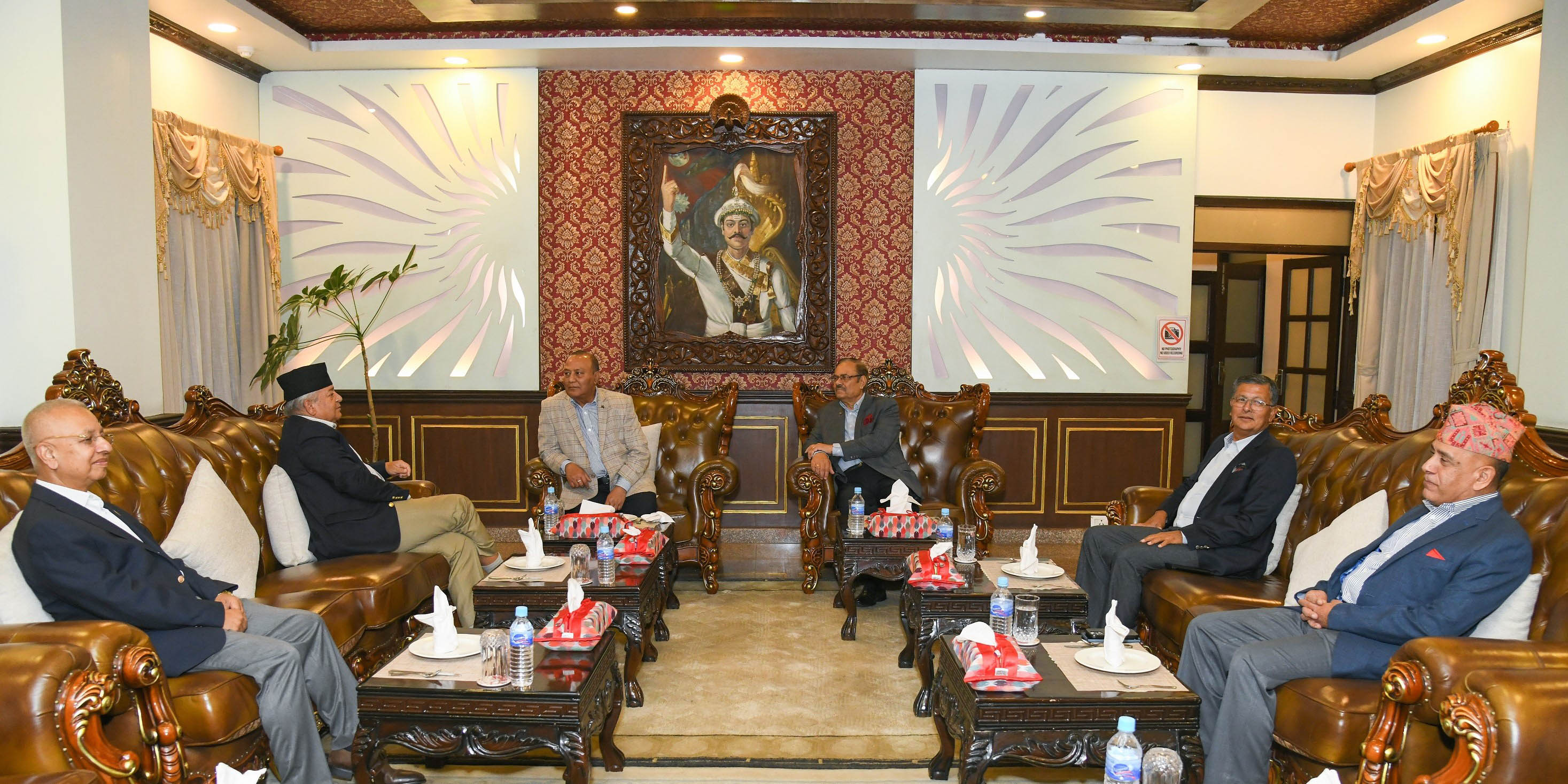 प्रधानसेनापति सिग्देलले पूर्वप्रधानसेनापतिहरूसँग गरे छलफल