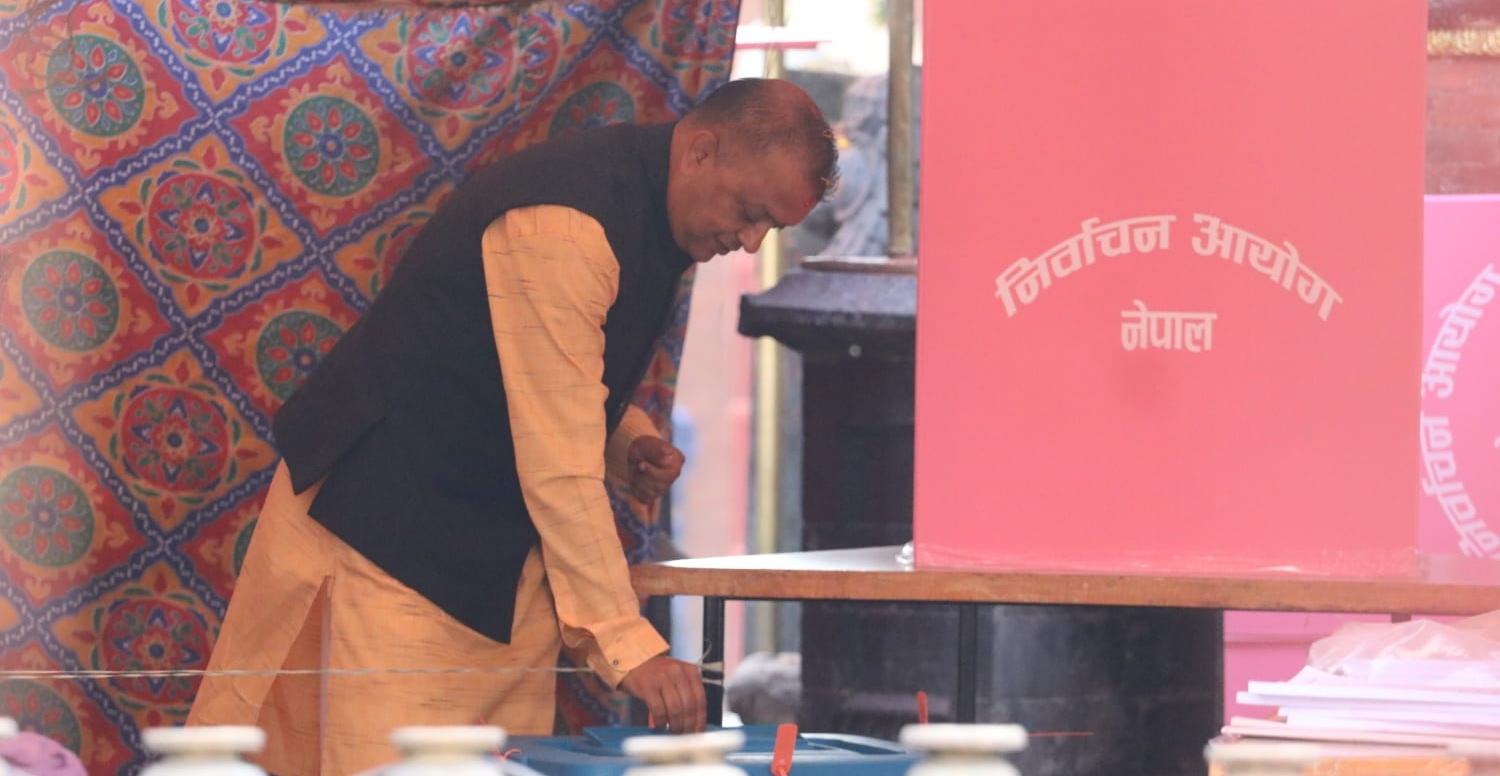 गगन थापाले गरे काठमाडौँ ४ स्थित मैतीदेवीबाट मतदान