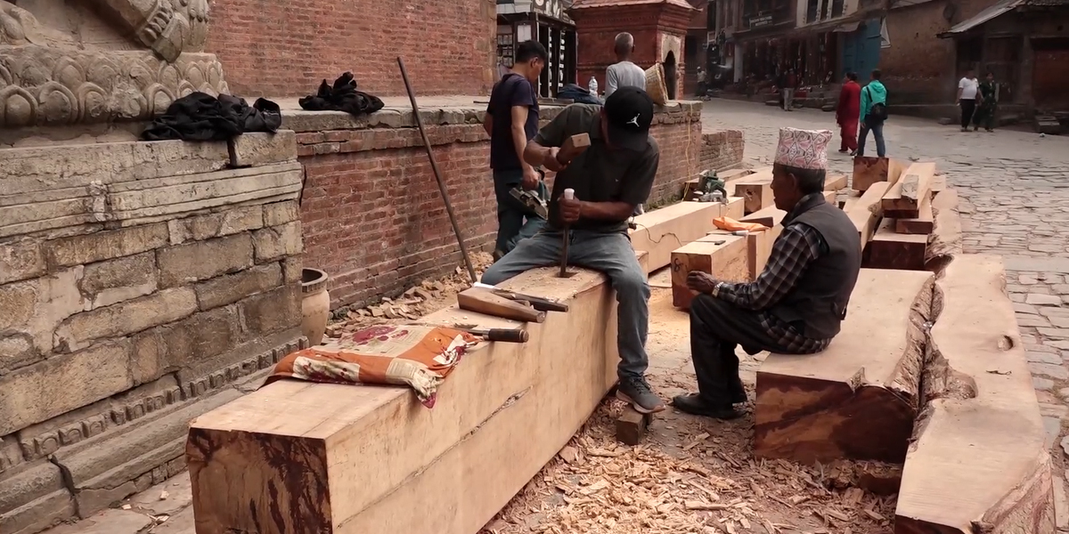 बिस्केट जात्राका लागि यसरी बनाइँदै छ रथ