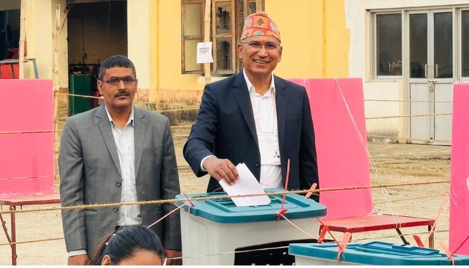 एमाले उपाध्यक्ष विष्णु पौडेलले गरे मतदान