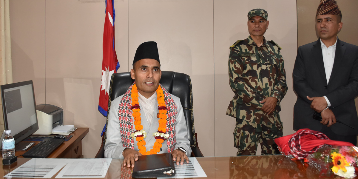 नवनियुक्त सञ्चारमन्त्री तिमिल्सिनाद्वारा पदभार ग्रहण (जीवनीसहित)