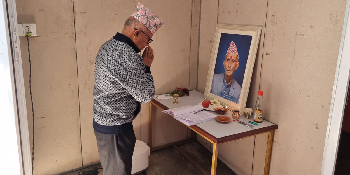 ओली निवासमा माधव नेपाल