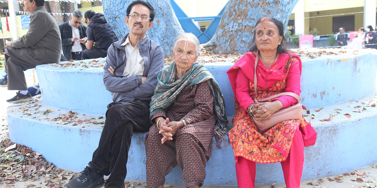 मतदानपछि ९० वर्षीया रेग्मीले भनिन्- हामीले दुःख पायौँ, नातिनातिनाले नपाओस्