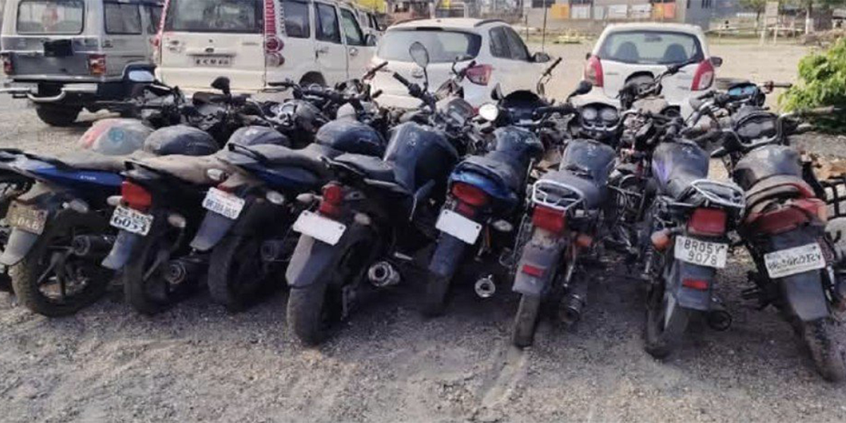 रौतहटमा कागजपत्र नभएका १५ मोटरसाइकल बरामद