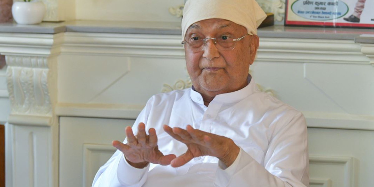 एमाले बैठकमा सेतो बस्त्रमा ओली