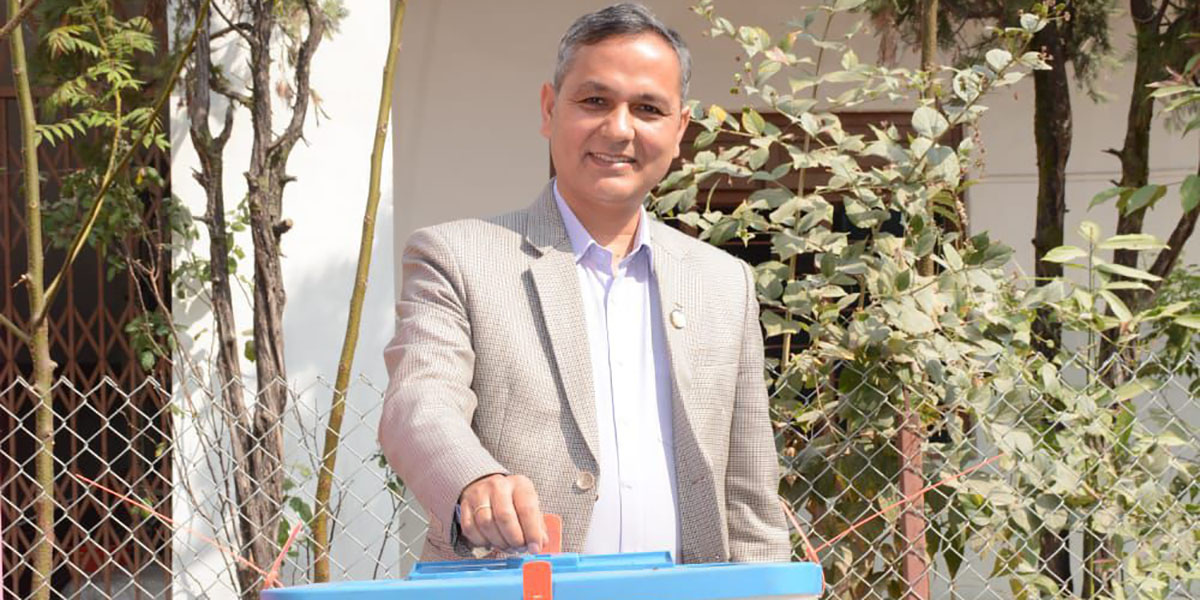 गृहमन्त्रीले गरे ललितपुर ३ मा मतदान