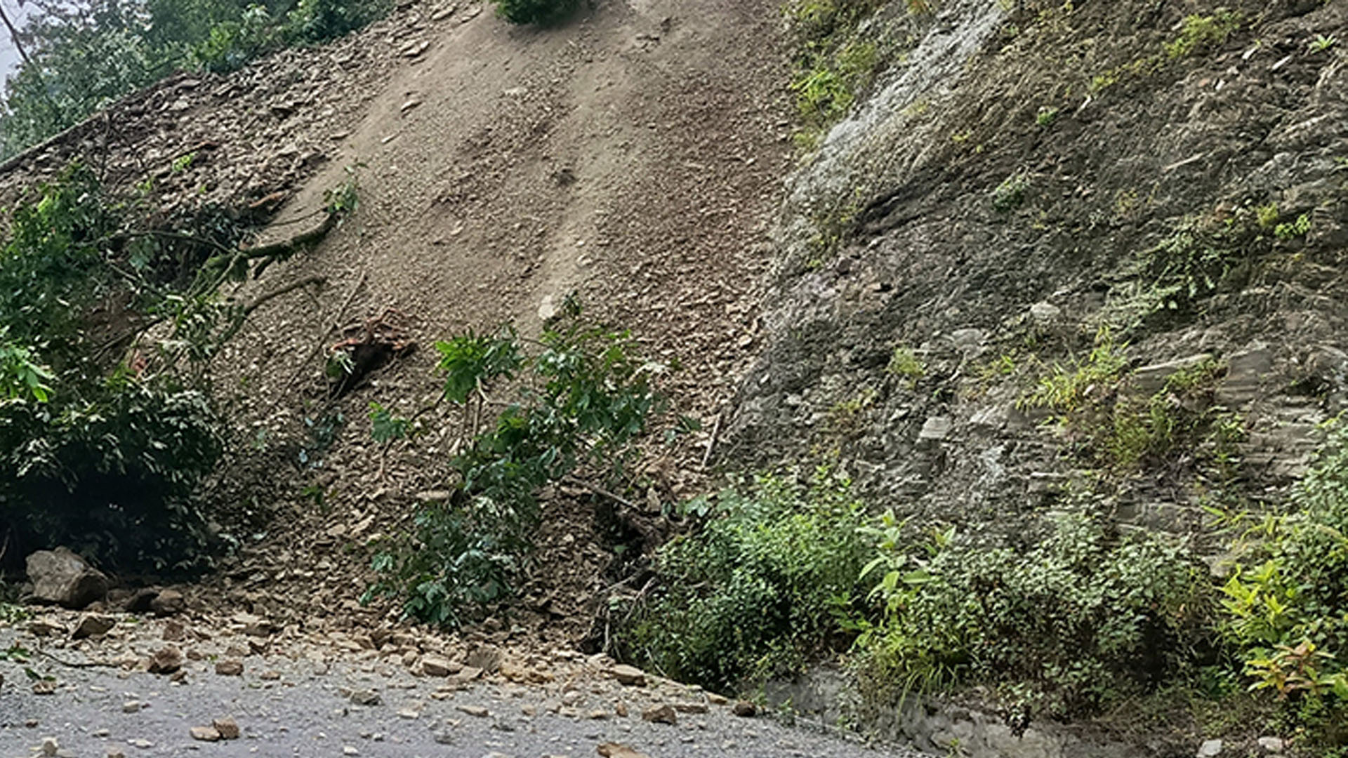 पहिरो खस्दा कान्तिलोकपथ पूर्ण रूपमा अवरुद्ध