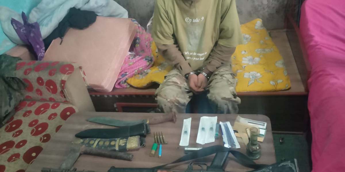 सादा पोसाकको प्रहरीले छापा मार्दा भेट्यो रबरको गोली र खुकुरी र बन्चरो, एक युवक नियन्त्रणमा