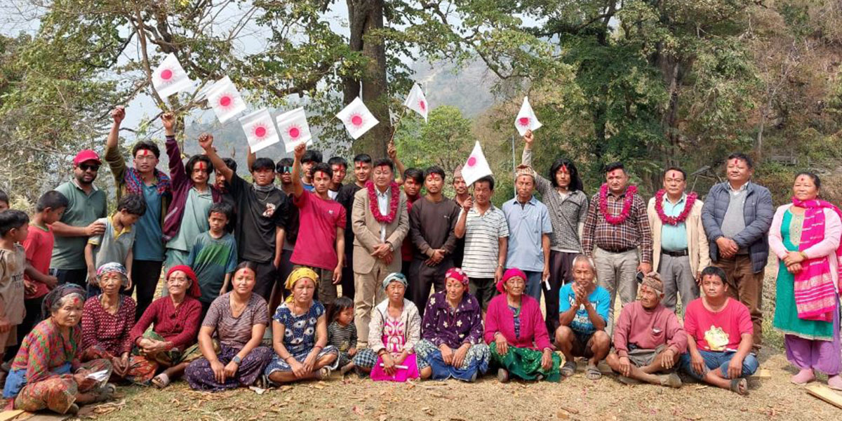भोजपुरका दुई गाउँका ६८ नेकपा-कांग्रेस कार्यकर्ता एमालेमा, शेरधनले गरे स्वागत