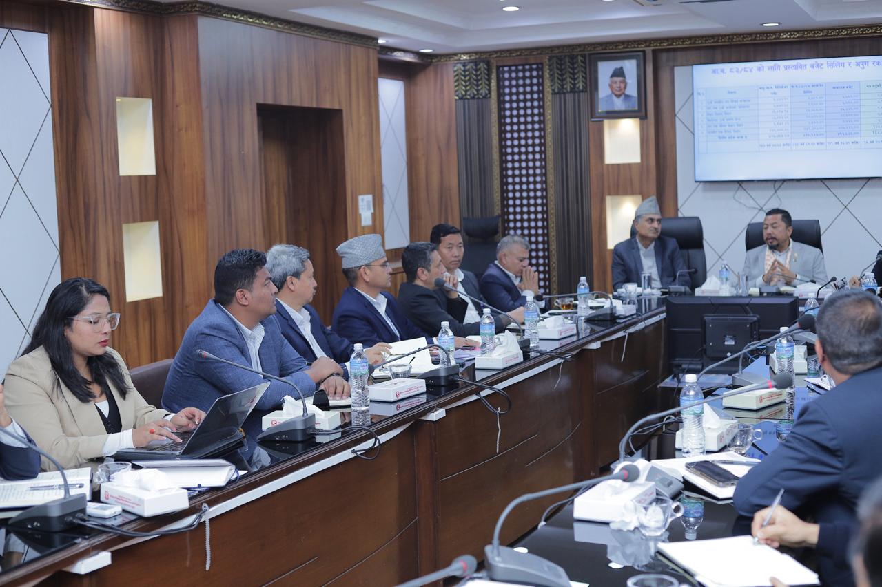 ऊर्जामन्त्रीले लगाए मन्त्रालयमा प्लास्टिकजन्य सामग्रीको प्रयोगमा रोक