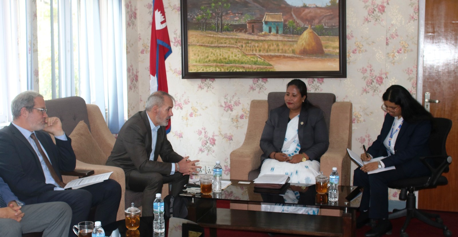 कृषिमन्त्री र एडीबीका नेपाल निर्देशकबीच भेट