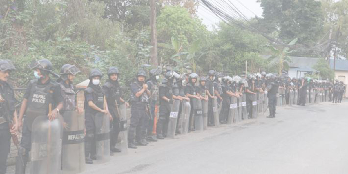 सुकुम्बासीमा बस्तीमा बाक्लो संख्यामा प्रहरी