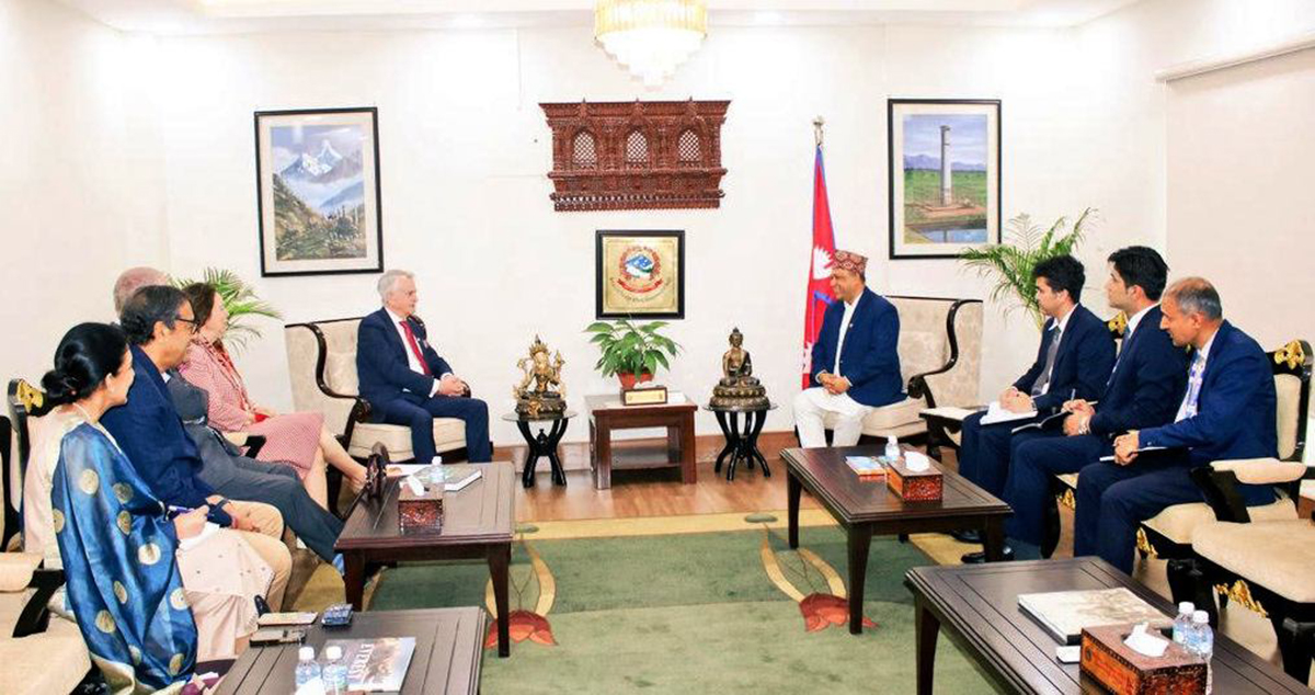 परराष्ट्रमन्त्री खनालसँग अमेरिकी सहायक विदेशमन्त्री कपुरको भेट