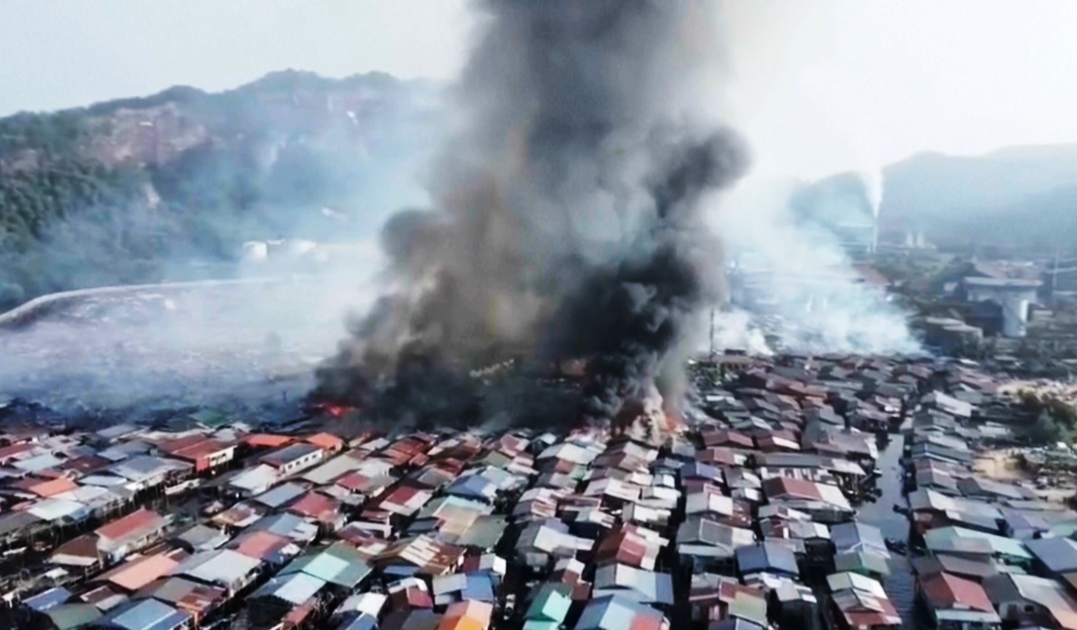 बोर्नियोमा भीषण आगलागी, हजारौँ विस्थापित