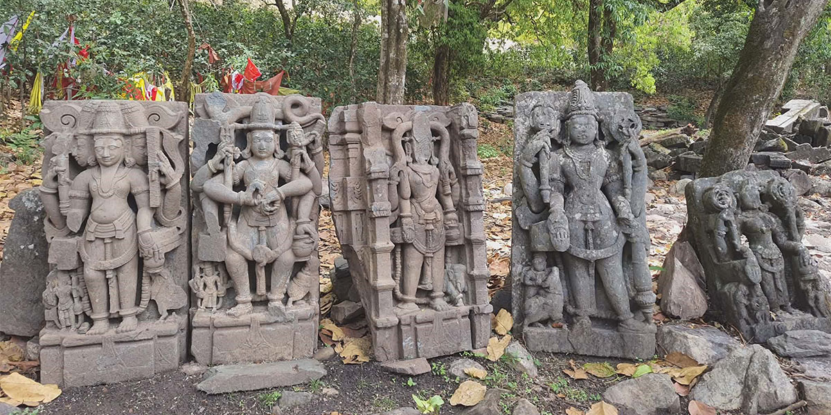 उकु महलका मूर्तिहरू