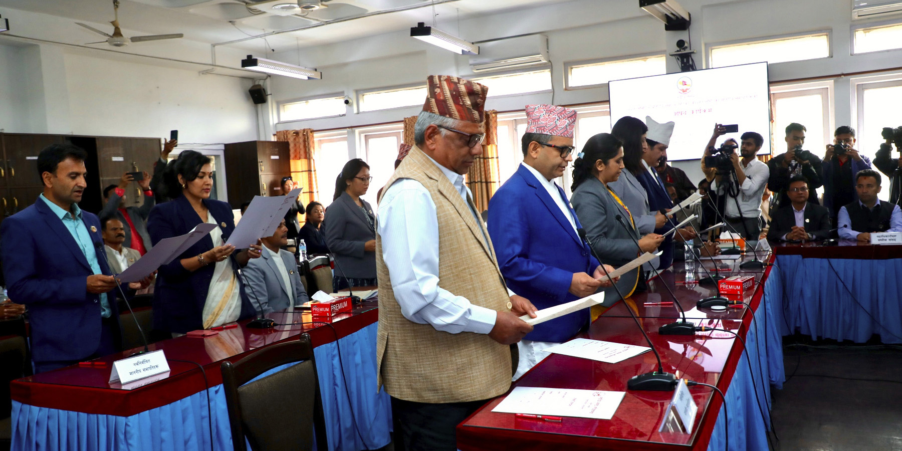 संसदीय समितिका नवनिर्वाचित सभापतिहरूले लिए शपथ