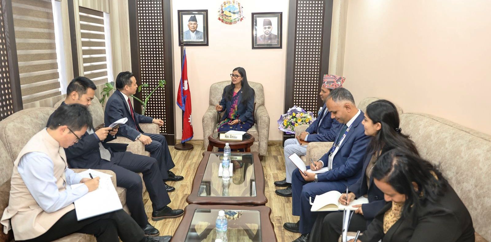 कानुनमन्त्री र चीनका राजदूतबीच शिष्टाचार भेट