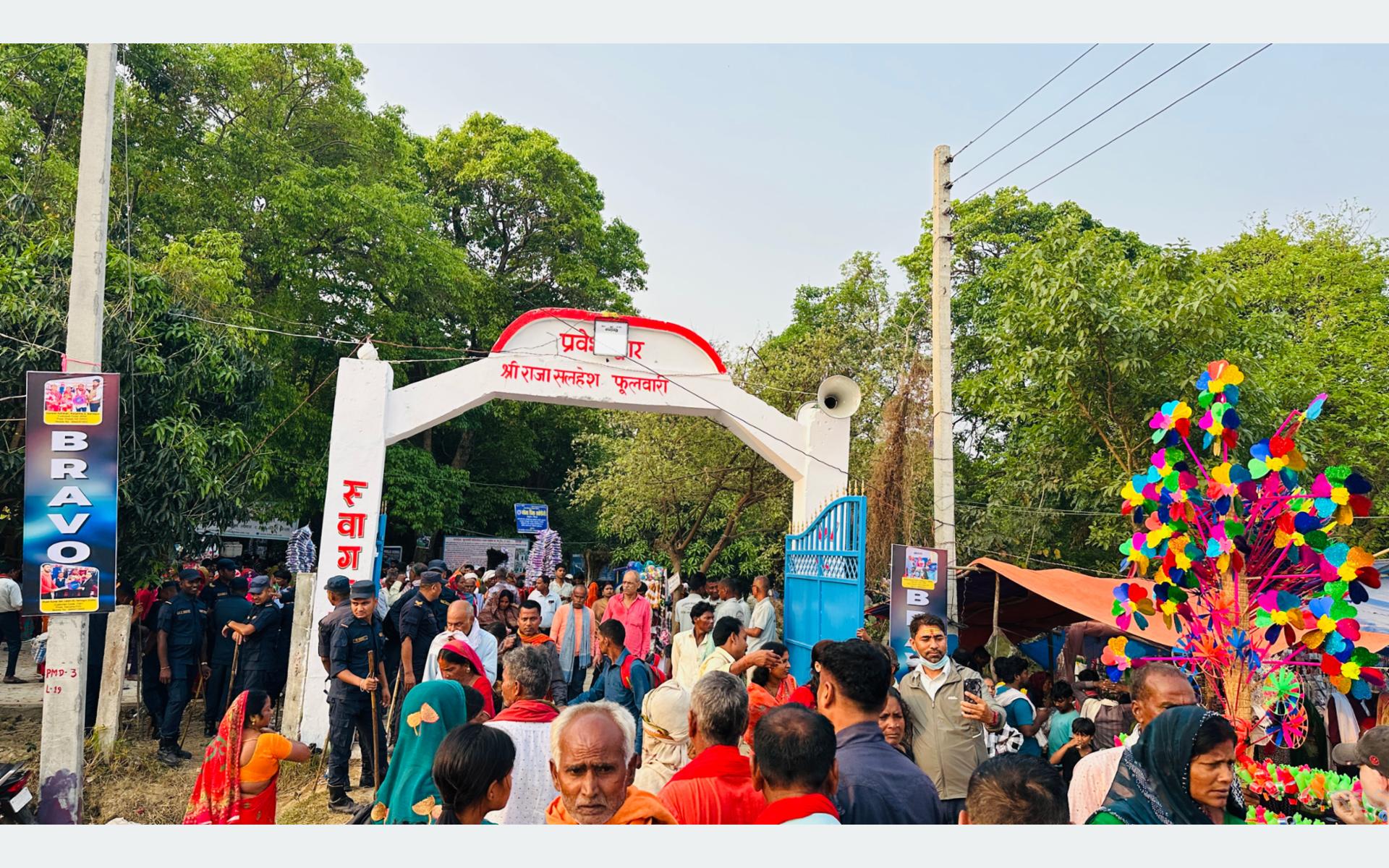 सिरहाको सलहेश फूलबारीमा भक्तजनको घुइँचो