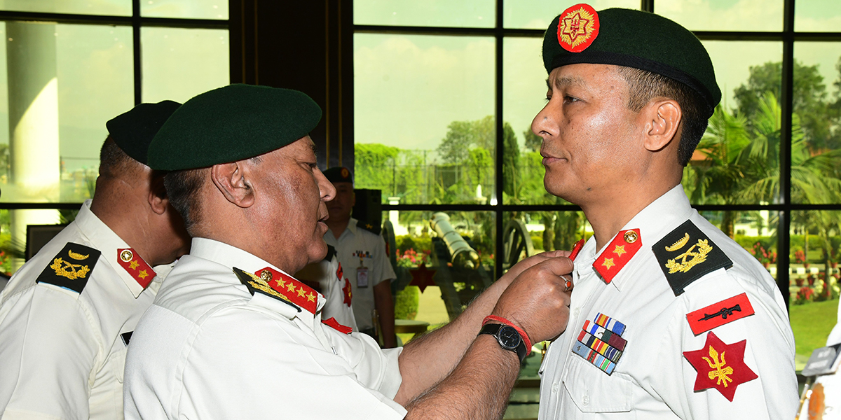 उपरथीद्वयलाई दर्ज्यानी चिह्न प्रदान