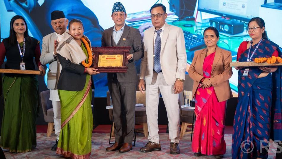 ‘म्युनिसिपल एक्सिलेन्ट अवार्ड’बाट हलेसी तुवाचुङ नगरपालिका सम्मानित