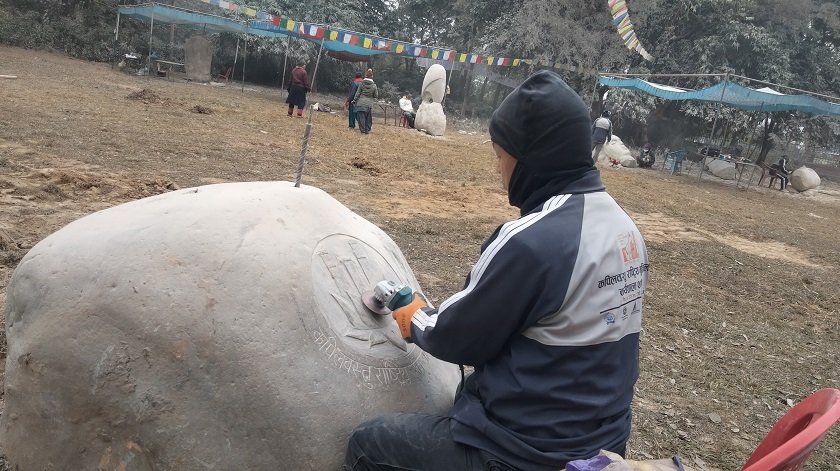 अब अब ढुंगा ढु‌गा कुदेर चित्र