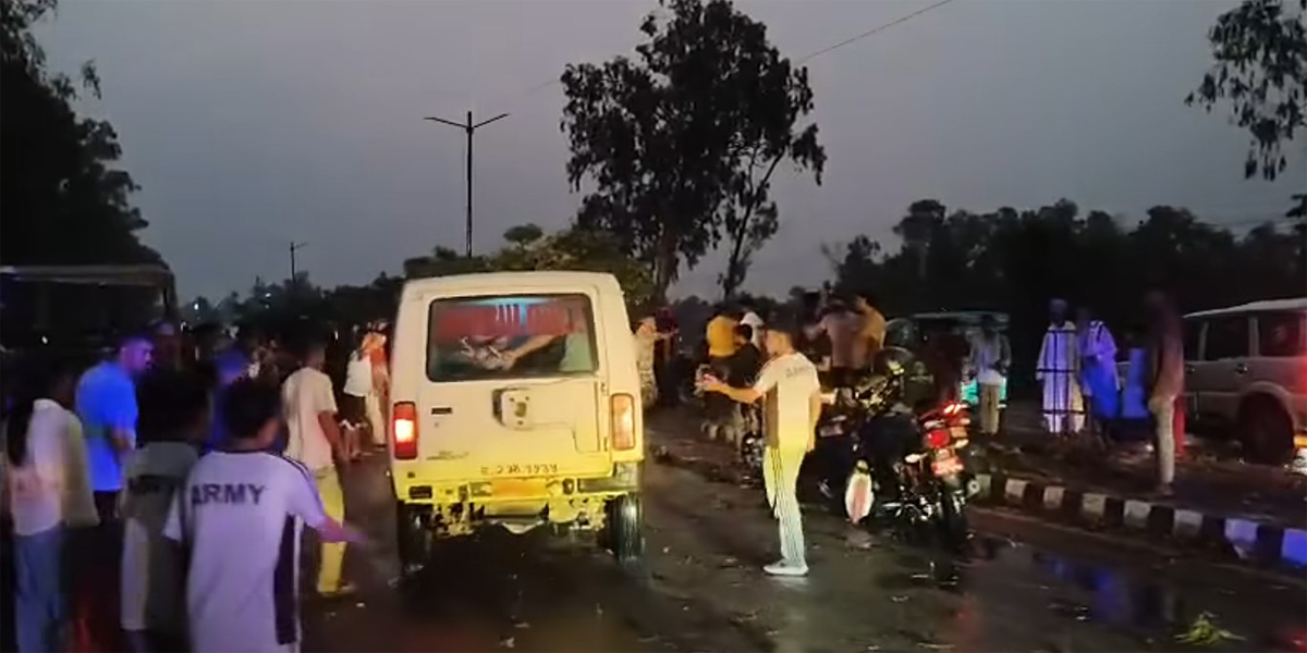 टेम्पोमाथि रूख ढल्दा दुई जनाको मृत्यु