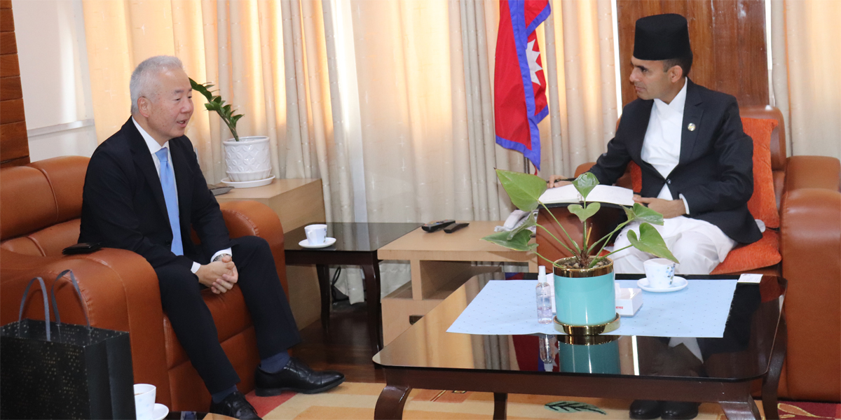 सञ्चारमन्त्री तिमिल्सिनासँग जापानी राजदूतको शिष्टाचार भेट