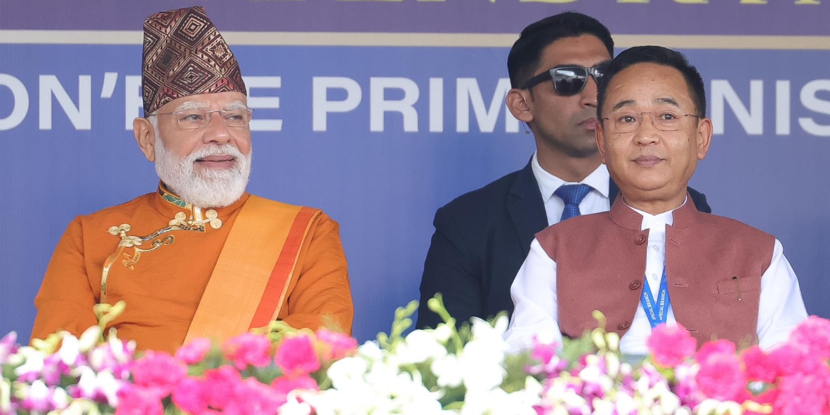 ढाकाटोपीमा मोदी, भारतमा सिक्किम विलयको कथासहित