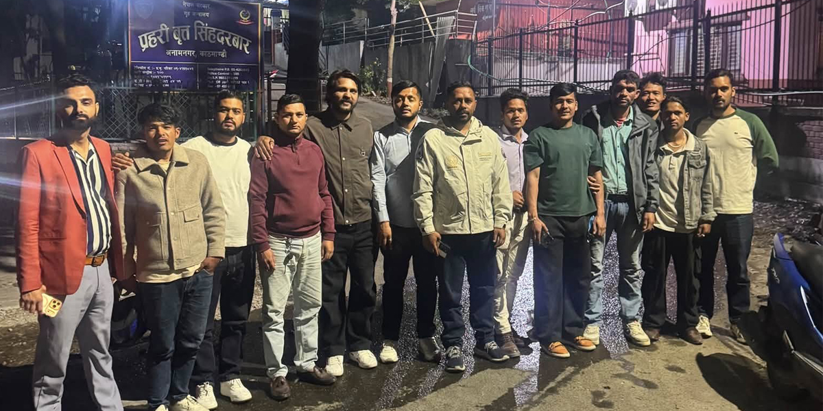 रिहा भए सिंहदरबारबाट पक्राउ परेका नेविसंघ आवद्ध विद्यार्थीहरू