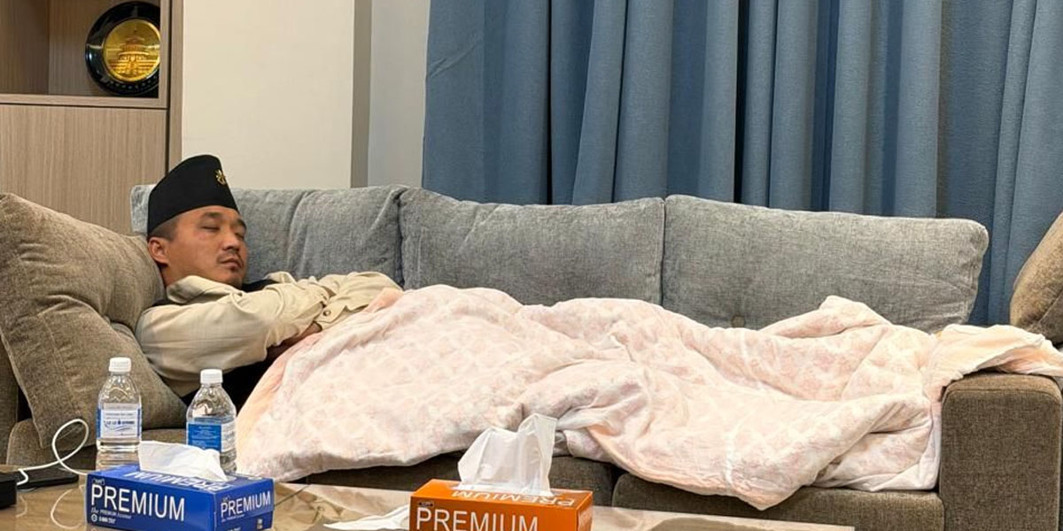 मन्त्रालयको सोफामा सुतिरहेका गृहमन्त्री