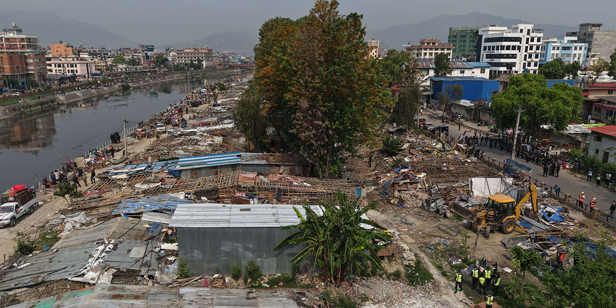 खाली भयो थापाथलीको सुकुम्बासी बस्ती, ६ परिवारलाई रंगशाला लगियो
