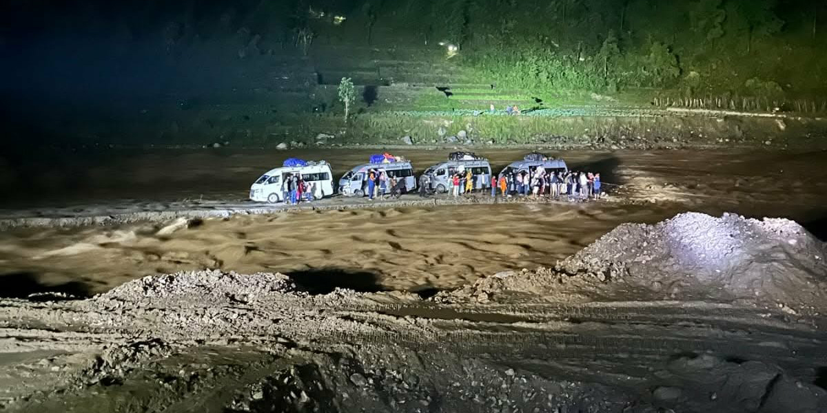 बीपी राजमार्गमा यात्रुलाई सास्ती