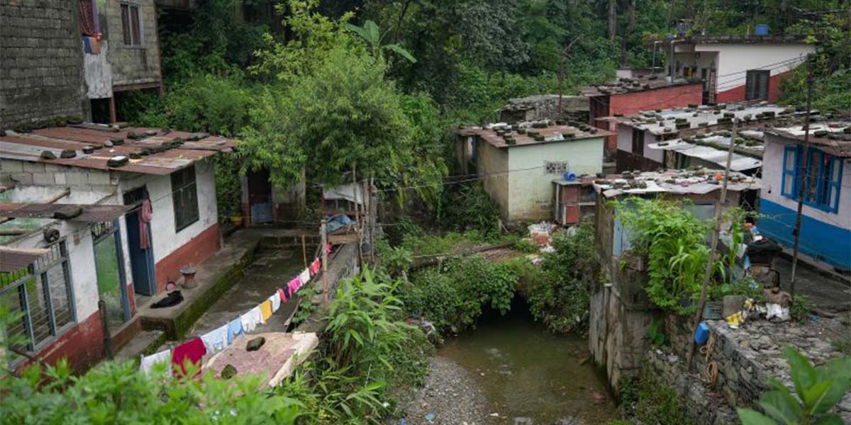 पोखराको फिर्केखोलामा बनेका संरचना हटाइँदै