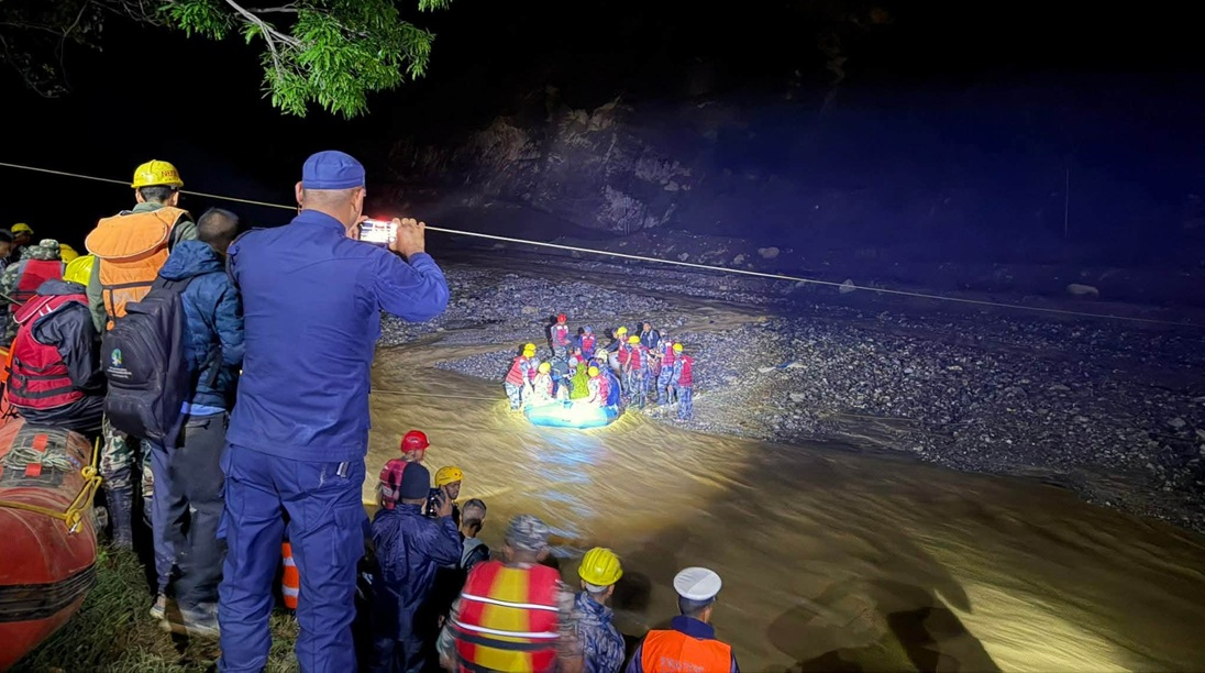 रोशीमा फसेका ८९ यात्रुको उद्धार