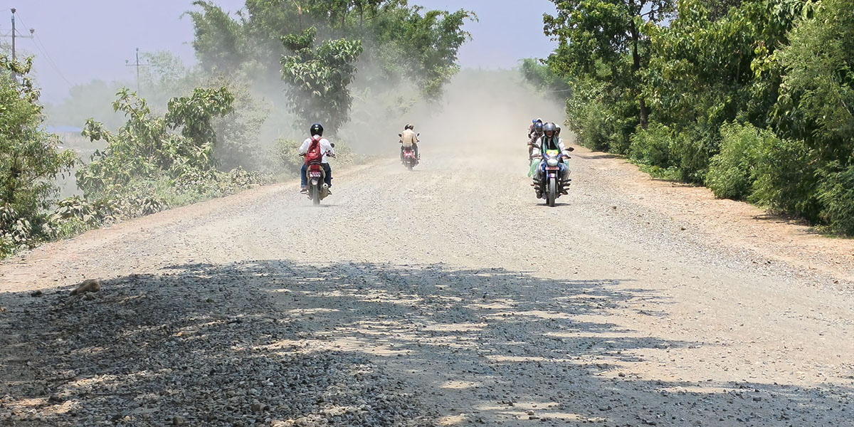 धुलाम्मे सडकले सबैलाई सास्ती