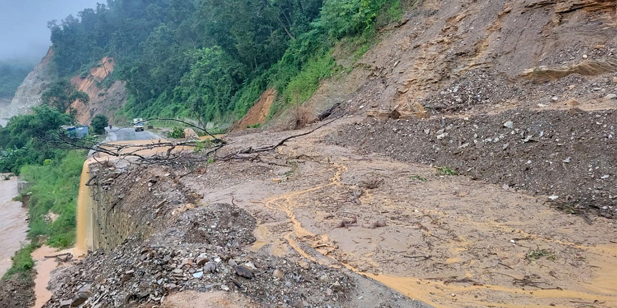 सिद्विचरण राजमार्गमा पूर्ण रूपमा अवरुद्ध