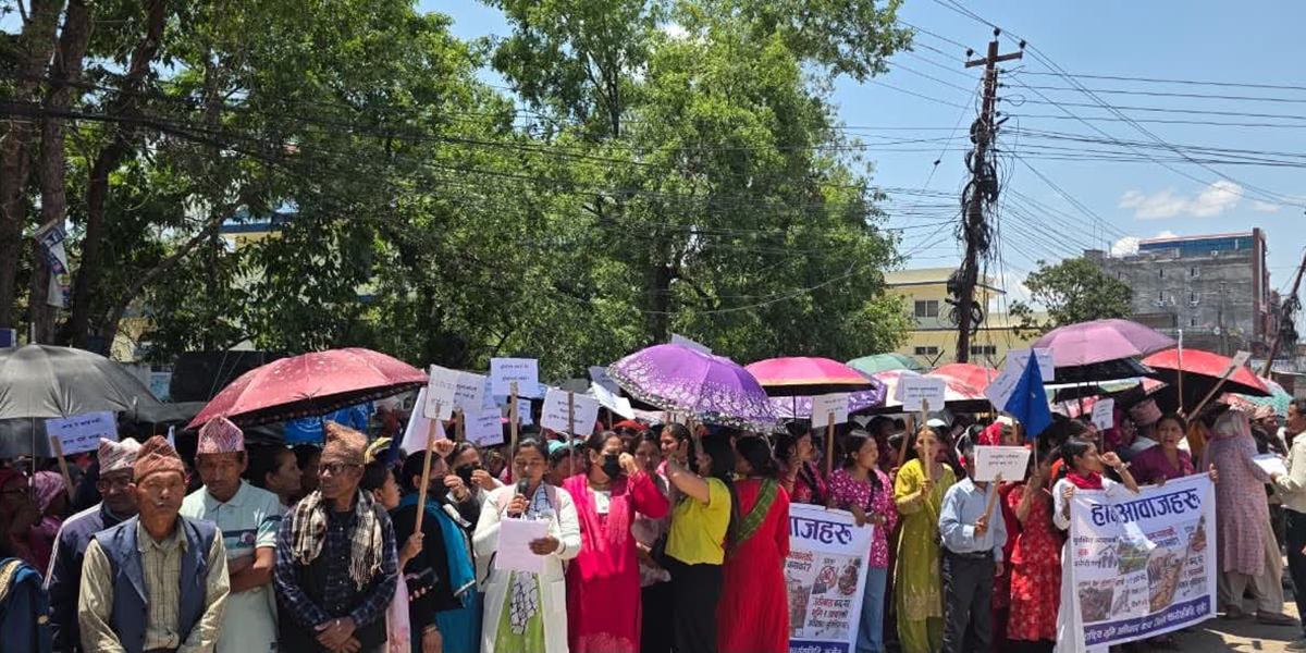 सुर्खेतका सुकुम्बासी पनि उत्रिए सडकमा