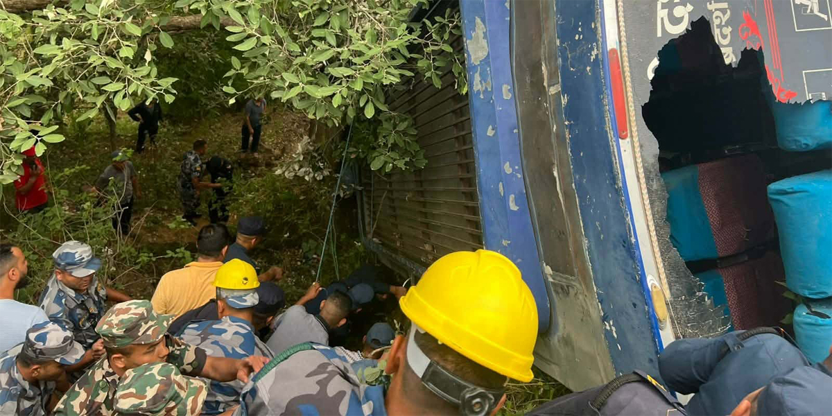 बैतडीमा बस दुर्घटना, एक जनाको मृत्यु