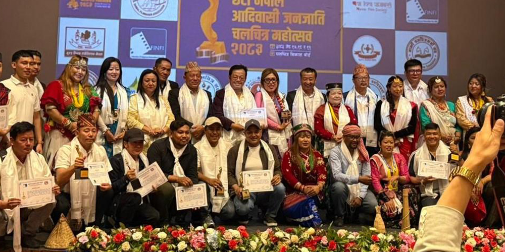 ११ विद्यामा उत्कृष्ट कलाकारलाई अवार्ड प्रदान