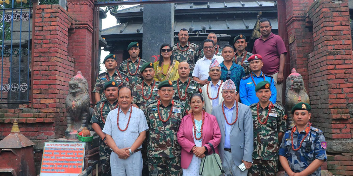 दोलखा भीमेश्वर मन्दिर परिसरमा निर्माण गरिएको रेलिङ्ग सेनाबाट हस्तान्तरण