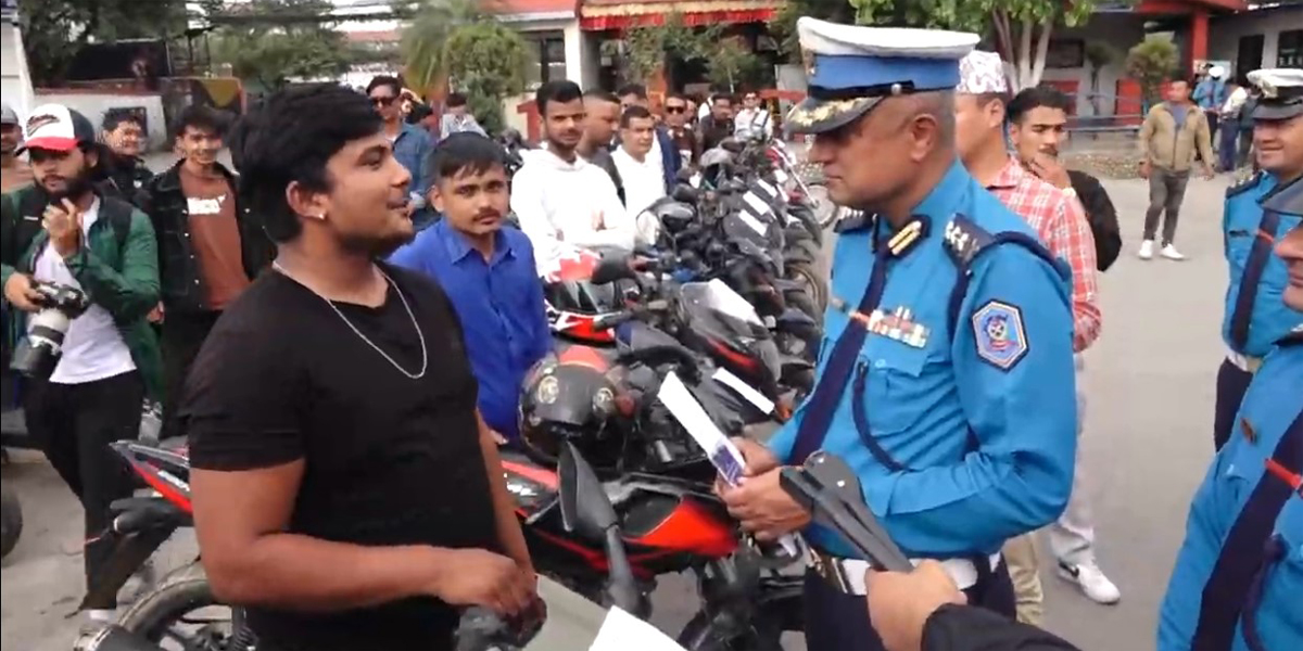 चोरीका सवारी साधन धनीलाई हस्तान्तरण