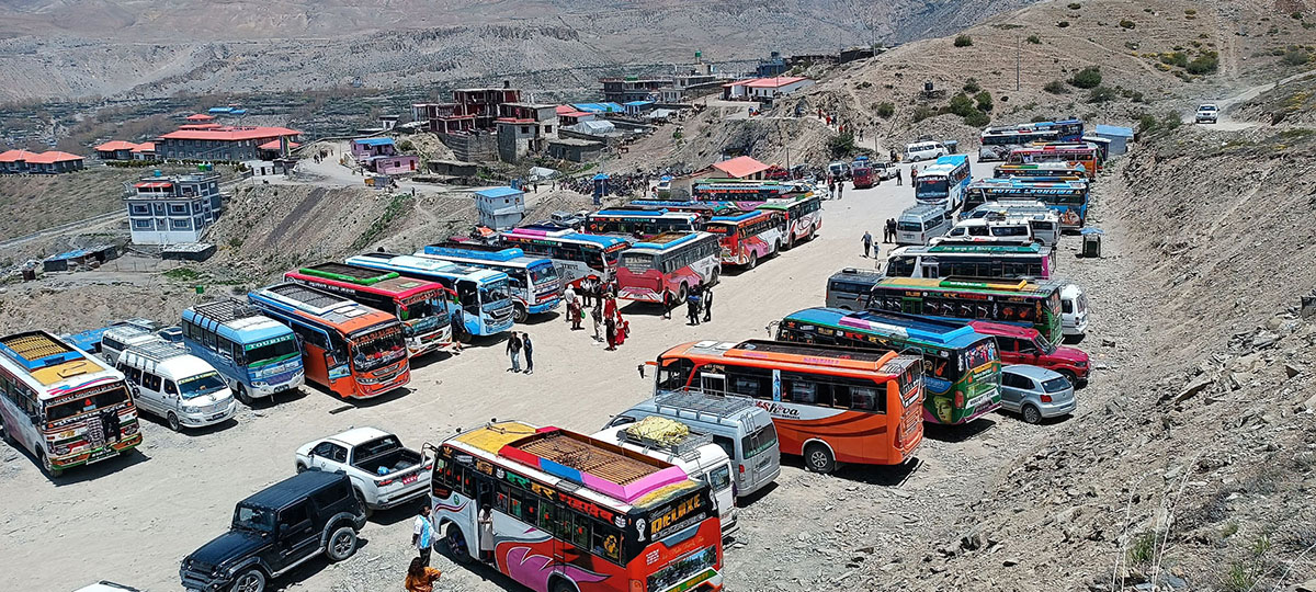 मुक्तिनाथमा दर्शनार्थीको भीड, रानीपौवामा खचाखच सवारीसाधन
