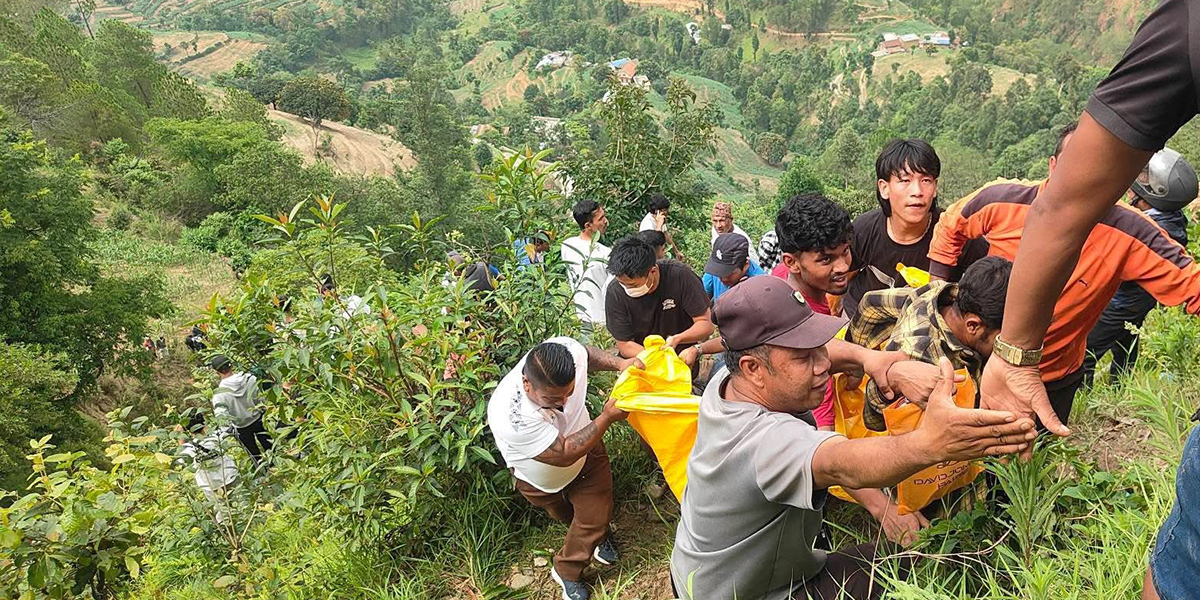 काभ्रेमा बस दुर्घटना हुँदा आठको मृत्यु