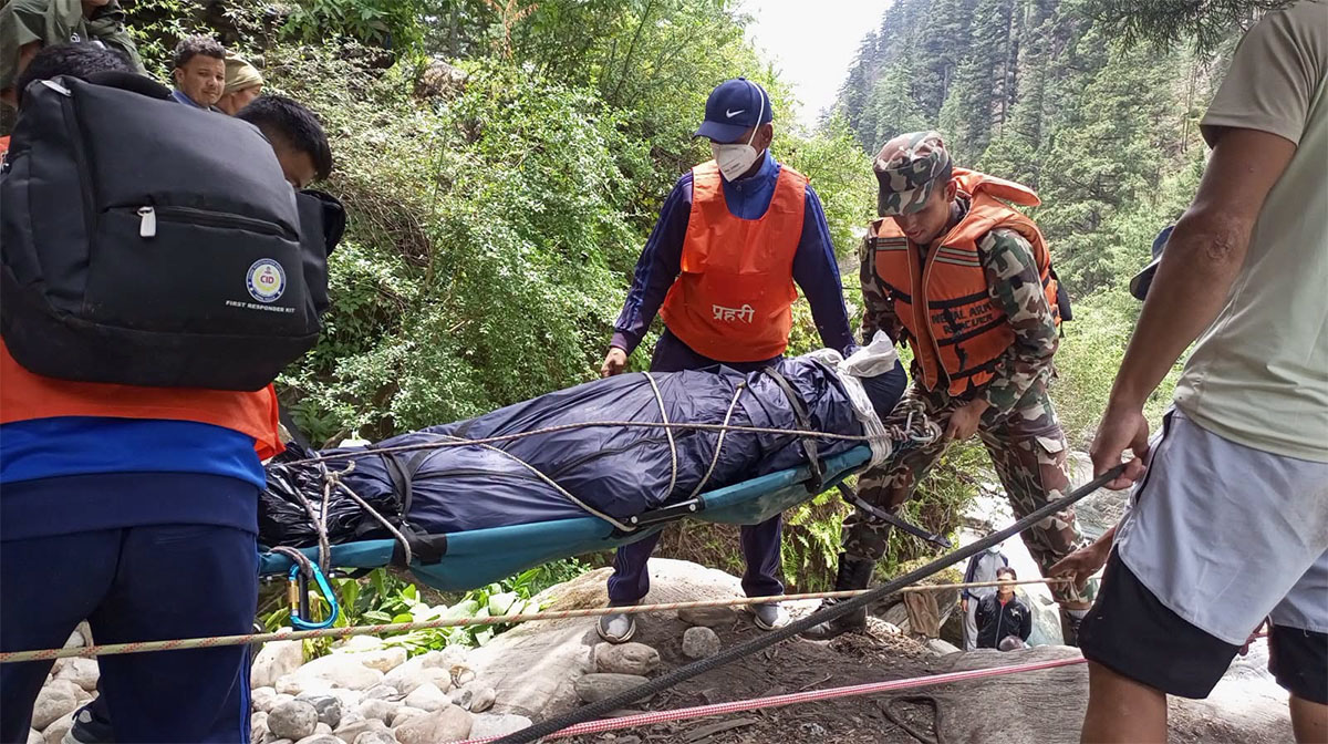 फोक्सुण्डो खोलाको खोँचमा अड्किएको शव दुई दिनपछि निकालियो