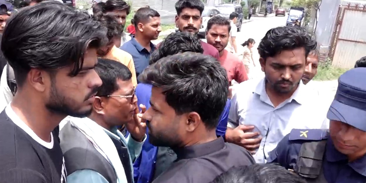 रास्वपा केन्द्रीय कार्यालयमा कार्यकर्ताहरूको प्रदर्शन