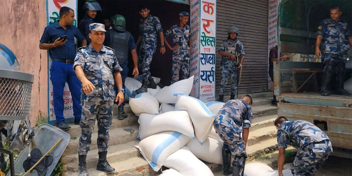 अवैध फर्सीको बीउ बरामद गर्न पुगेको टोलीमाथि ढुंगामुढा, एक राउन्ड अश्रुग्यास प्रहार