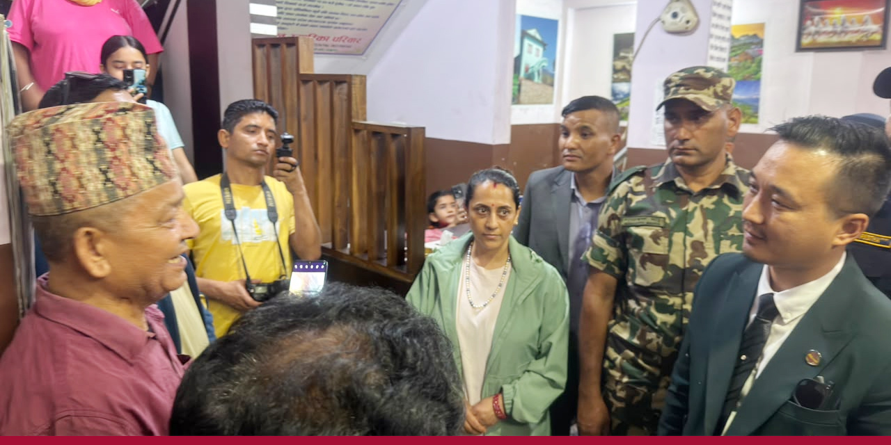 बालाजु होल्डिङ सेन्टरका सुकुम्बासीले गृहमन्त्रीलाई भने- बसाइ छ तर भविष्य छैन