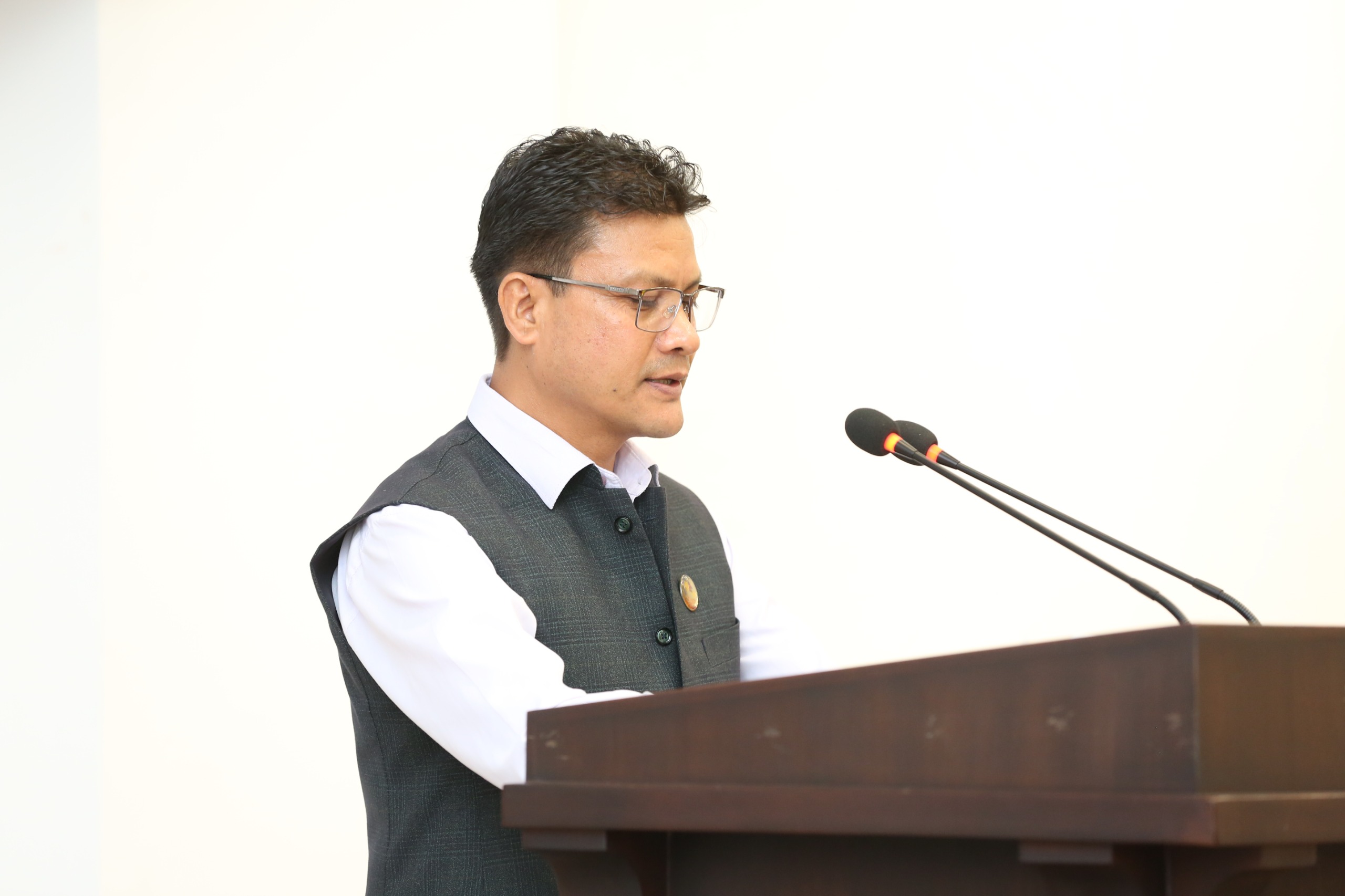 दलित समुदायले सम्मानजनक थर राख्न पाउने अधिकार सुनिश्चित हुनुपर्छ : सचेतक परियार