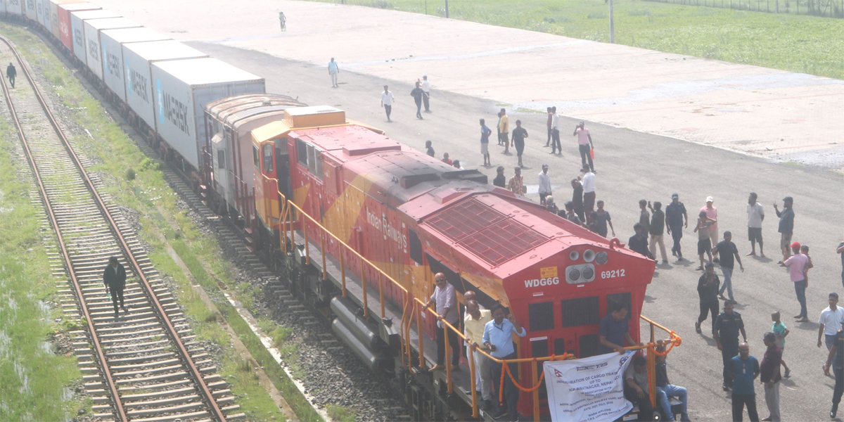 कोलकाताबाट आइपुग्यो ‘कार्गो रेल’