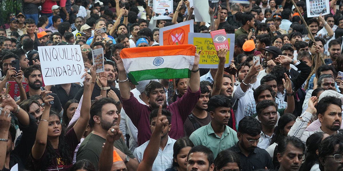 प्रश्नपत्र चुहावटविरुद्ध भारतमा आन्दोलन चर्कियो, शिक्षामन्त्रीको राजीनामा माग